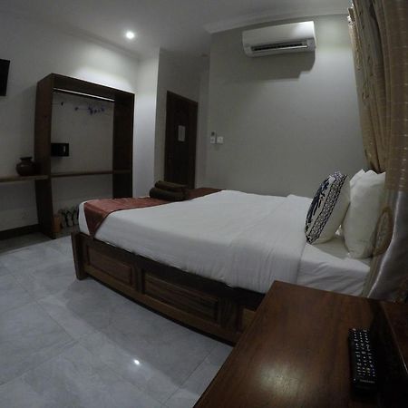 Happy​​ Family Guesthouse 캄폿 외부 사진